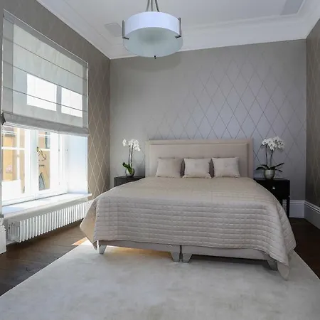 Oldhouse Romantic Reval